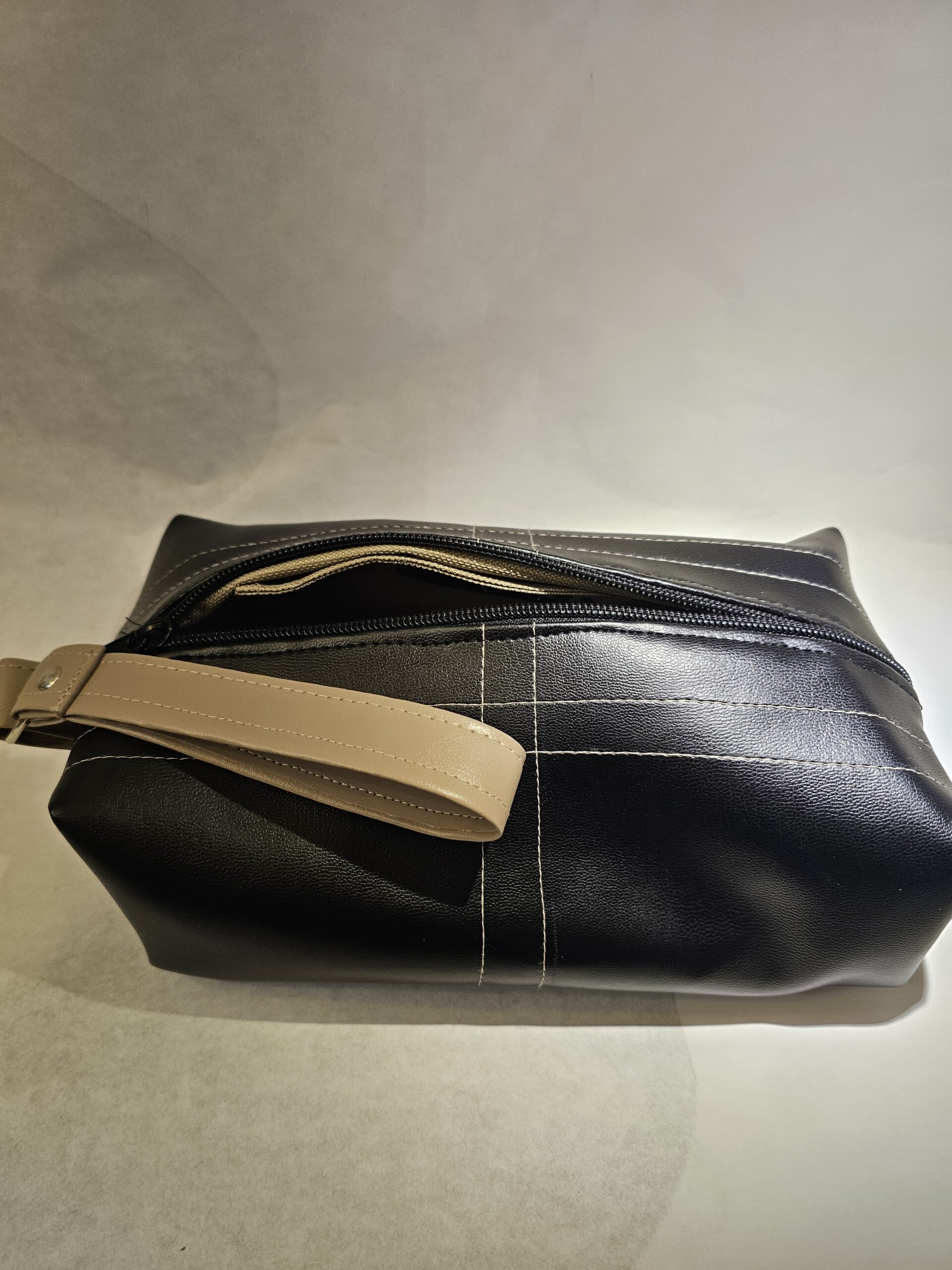 3736 Toiletry Bag (black and Tan) - Image 1